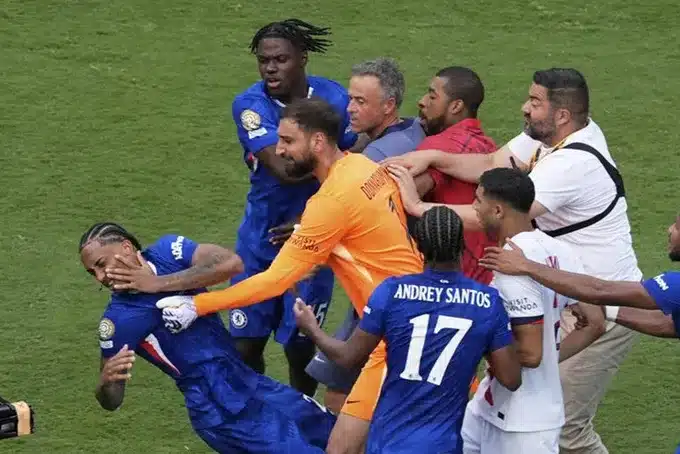 斯坦福桥之夜:切尔西惊险晋级却遭球迷炮轰