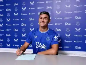 埃弗顿租借签下阿根廷中场卡洛斯·阿尔卡拉斯